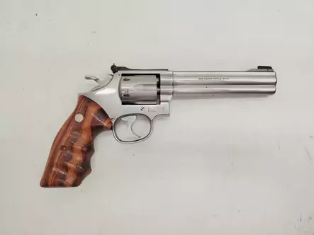 Smith & Wesson 617 22LR käytetty pienoisrevolveri - Käytetyt käsiaseet - vaihto02160 - 1