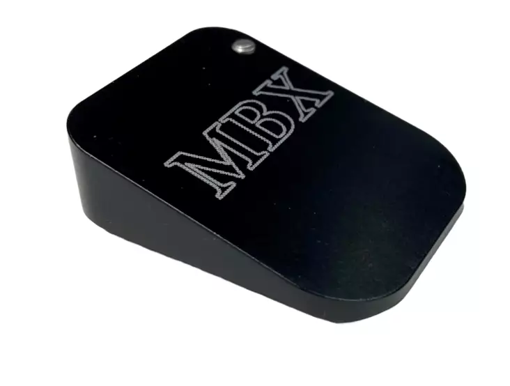 MBX Extreme kalteva IPSC-lippaanpohja musta - Pistoolin- ja PCC:n lippaanpohjat - MBX-BP-ANG - 1